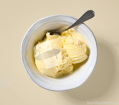 Image of bowl of vanilla ice cream