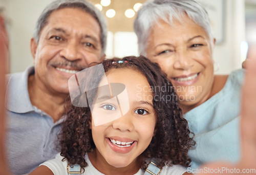 Image of Happy grandparents, girl child taking a selfie with senior couple and visit them in retirement. Kid loves hnaging out with elders, sharing online with social media and enjoy time together as a family