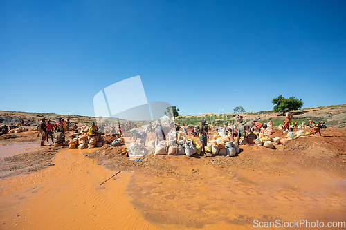 Image of Local peoples mining and gem panning in Ihosy - Ilakaka, Madagascar.