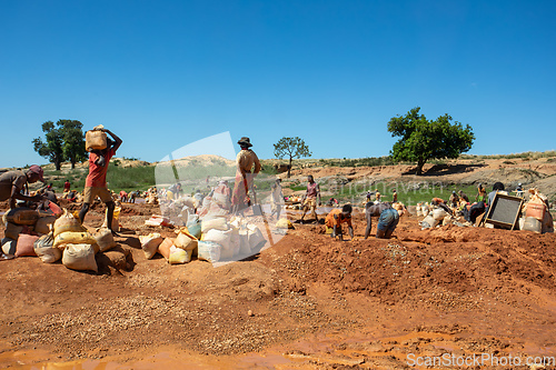 Image of Local peoples mining and gem panning in Ihosy - Ilakaka, Madagascar.