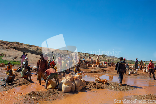 Image of Local peoples mining and gem panning in Ihosy - Ilakaka, Madagascar.