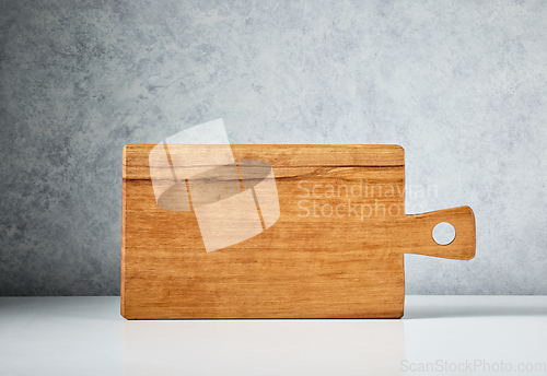 Image of empty wooden cutting board