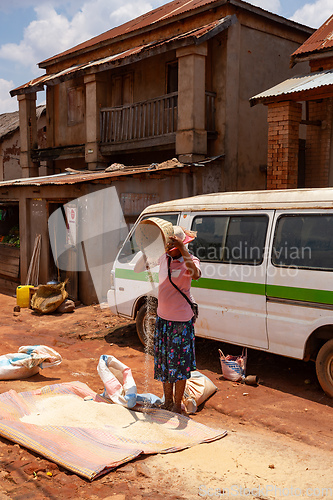 Image of Street market in Mandoto city, with vendors and ordinary people shopping and socializing. This image portrays the local lifestyle and economy of Madagascar.