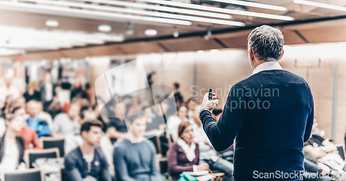 Image of Sturtup expert giving talk at business event workshop.