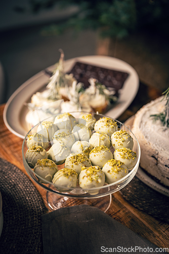 Image of Pistachio ball cookies