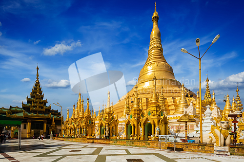 Image of Shwedagon pagoda in Yangon, Myanmar