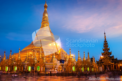 Image of Shwedagon pagoda in the evening
