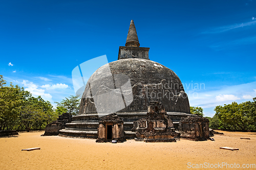 Image of Kiri Vihara - ancient buddhist dagoba stupa