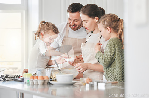 Image of Without cookies, there would be darkness and chaos. a family baking together in the kitchen.