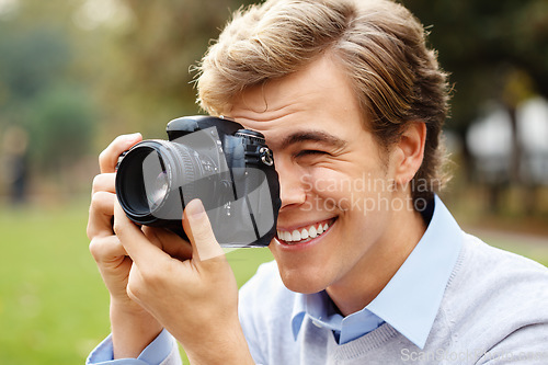 Image of Hold that pose for me. a young man taking photos in a park.