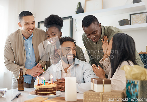 Image of What more could someone wish for. a young man celebrating his birthday with friends at home.