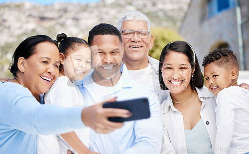 Image of Everyone, squeeze in. a beautiful family taking a selfie together while bonding outside.