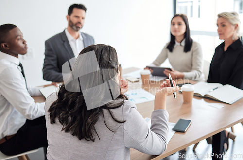 Image of She leads the meeting. a group of businesspeople in a meeting at work.