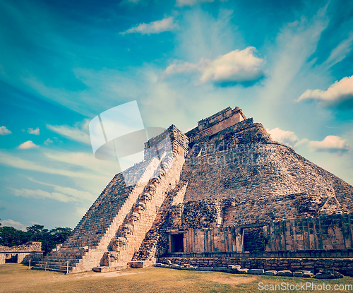 Image of Mayan pyramid in Uxmal, Mexico