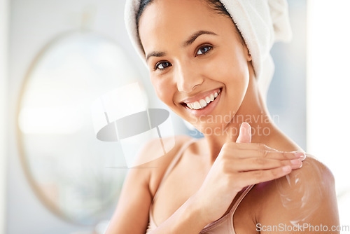 Image of When my skins happy, Im happy. a young woman applying cream at home.