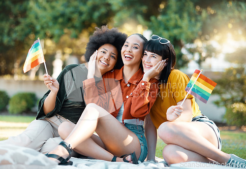 Image of Admires the flowers in your garden. a group of friends sitting in a park.