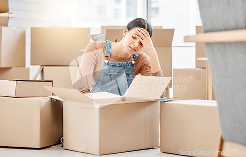 Image of The uncertainty of what comes next is frightening to her. a young woman looking unhappy while moving house.