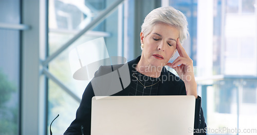 Image of I cant cope under all this pressure. a mature businesswoman looking stressed out while working in an office.