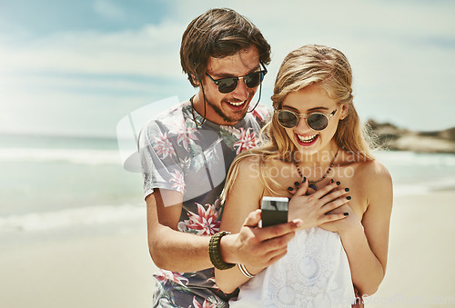 Image of Theyre a match made in heaven. a young man proposing to his girlfriend on the beach.