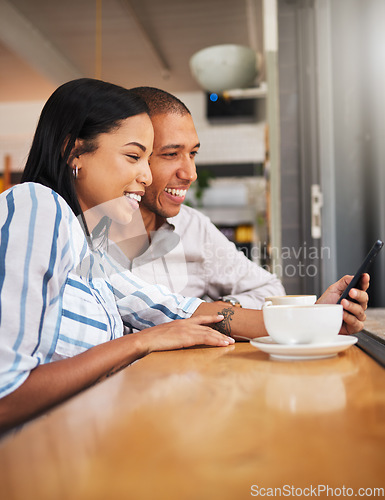 Image of Happy couple reading social media on phone, bonding on a coffee break at a care. Smiling boyfriend and girlfriend browsing online, checking for discount and booking, enjoying free time off on weekend