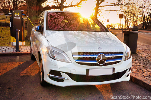 Image of Mercedes-Benz Electric Car Charging