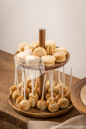 Image of Sweet chocolate cake pops and macarons
