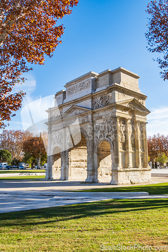 Image of Roman triumphal arch, historical memorial building in Orange cit