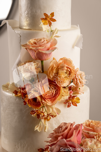 Image of Wedding cake with peach fuzz colored flower