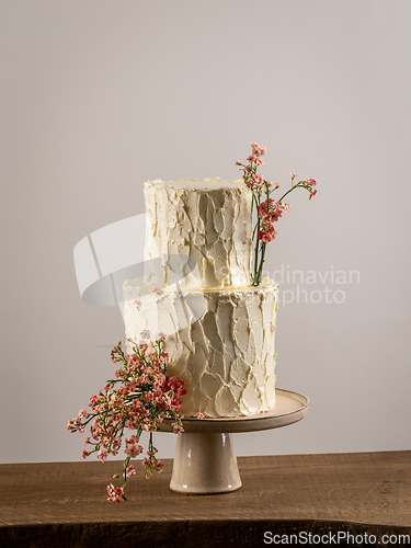 Image of Luxurious wedding cake