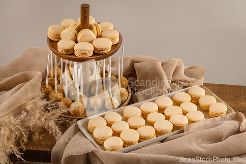 Image of Macarons and pop cakes