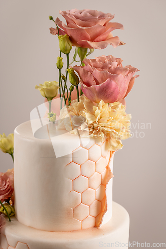 Image of Wedding cake with flowers