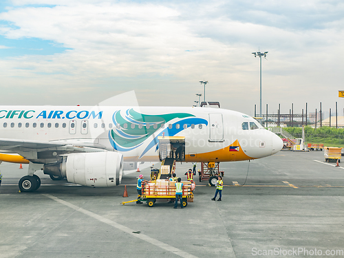 Image of Cargo being loaded onto a Cebu Pacific Airbus A320