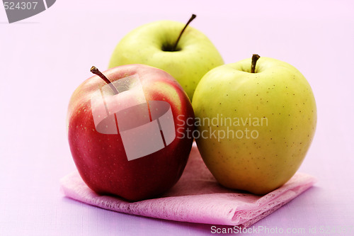 Image of red and green apple