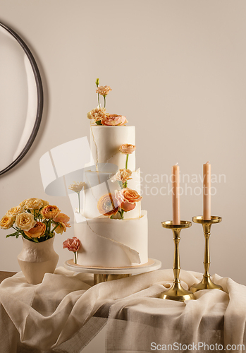 Image of Amazing minimalist wedding cake