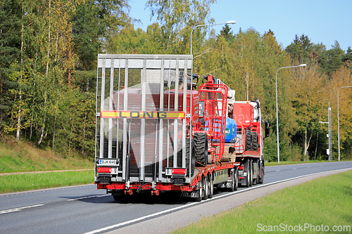 Image of Long Transport of Lifting Equipment