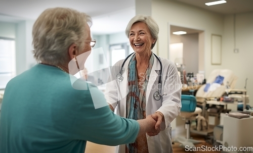 Image of A compassionate doctor shares a handshake with her patient, signifying a successful and trustful completion of hospital treatment