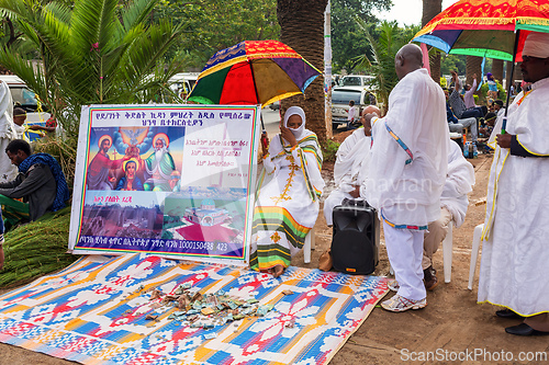 Image of Community raising funds to fix the church, Bahir Dar, Etiopia