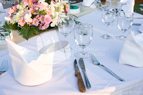 Image of Party table with flowers