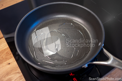 Image of cooking oil on a pan