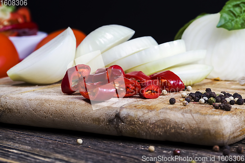 Image of sliced chunks of ripe onions