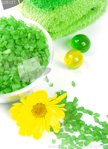 Image of bath salt, oil balls and green towels