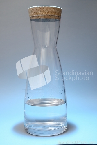 Image of decanter with water 