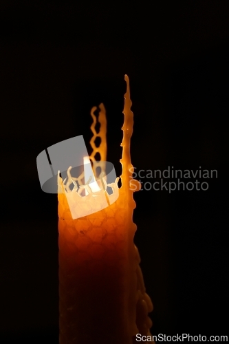 Image of burning honeycomb candle 