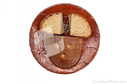 Image of sliced rye bread on a plate