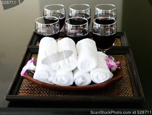 Image of Drinks and refresher towels.