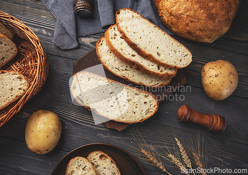Image of Freshly sliced bread