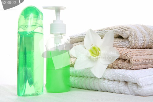 Image of aromatic oil, shampoo and towel