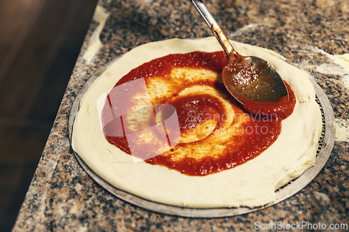 Image of Spreading tomato sauce
