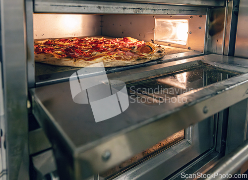Image of Delicious pepperoni pizza cooking