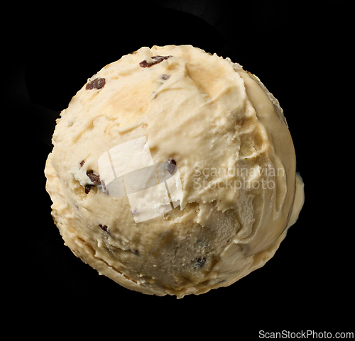 Image of coffee liqueur ice cream with chocolate pieces